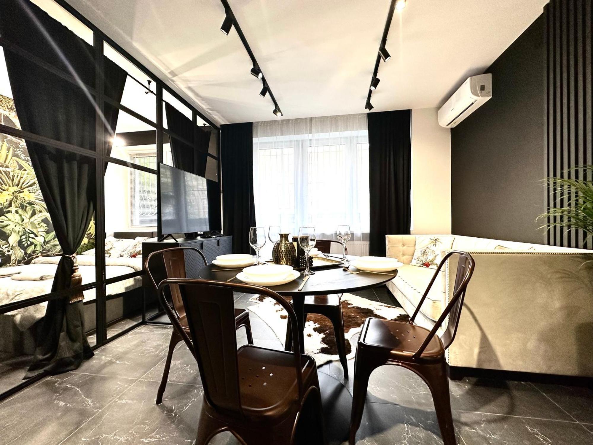 Golden ~ 1000m Main Square ~ Self Check-in 24h Apartment *